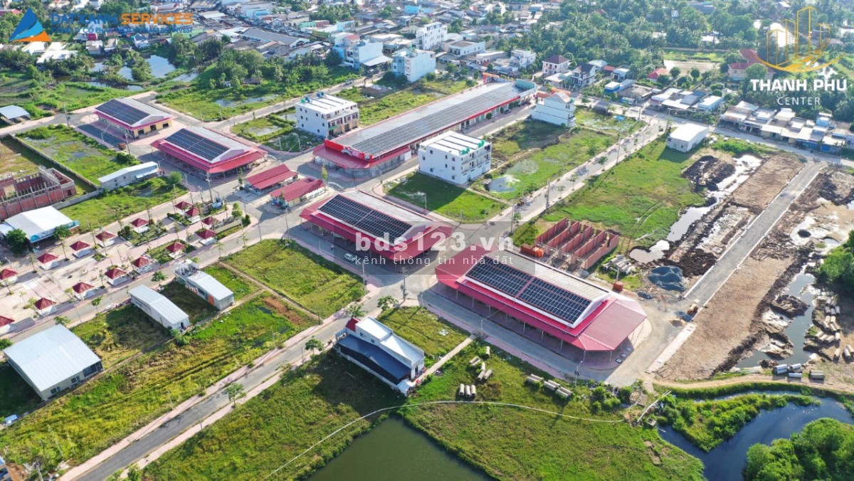 Tặng ngay 2 cây vang cho 10 khách đầu tiên sở hữu đất nền tại Thạnh Phú center
