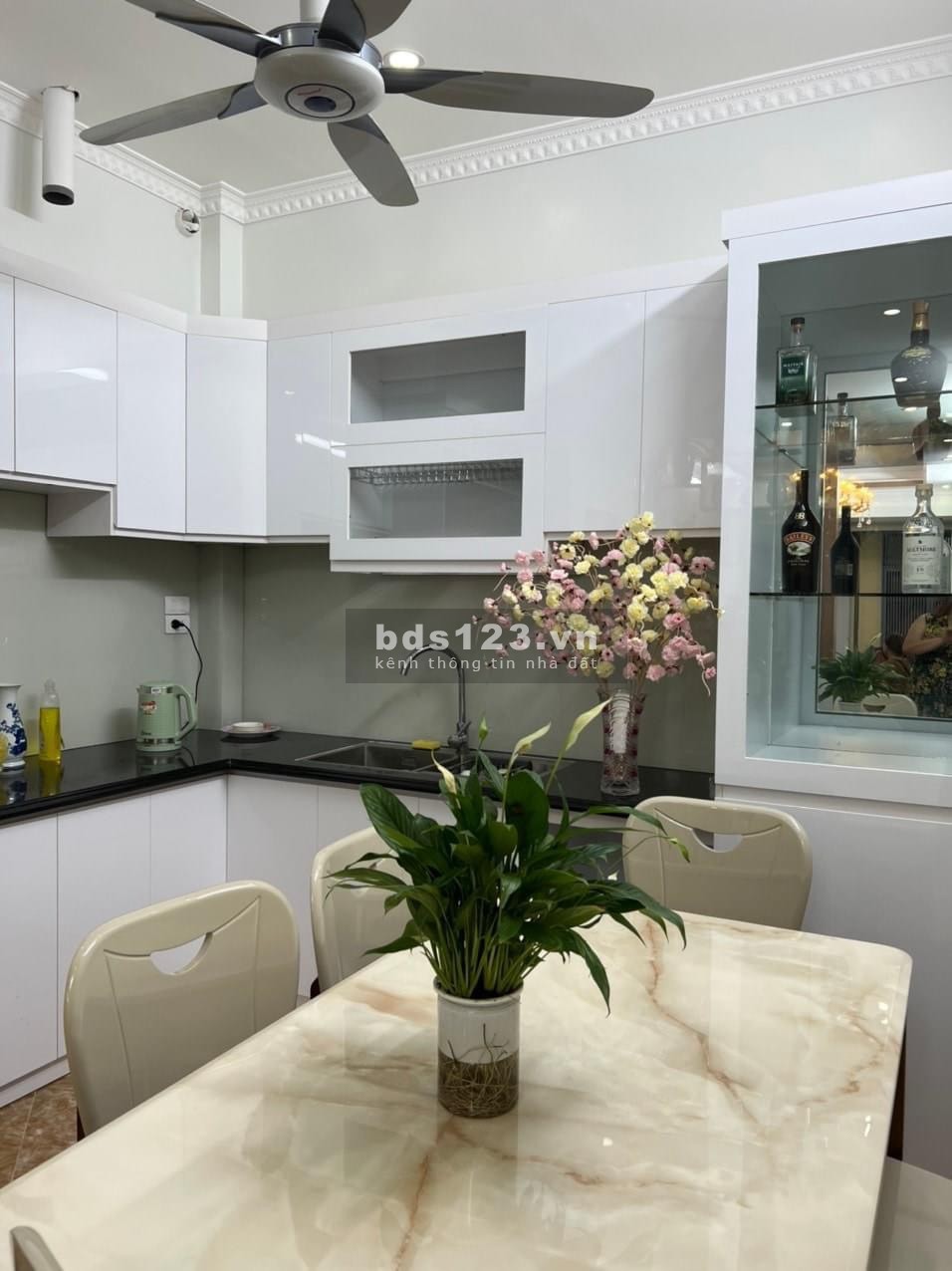 Bán nhà lô góc phố Chính Kinh, DTSD 37m² x 5 tầng, chỉ 30m ra mặt phố