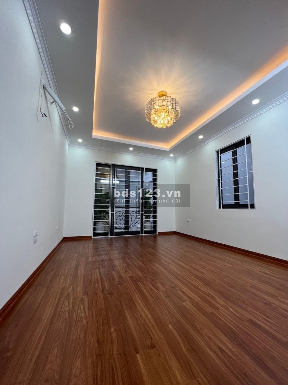 Bán nhà lô góc phố Chính Kinh, DTSD 37m² x 5 tầng, chỉ 30m ra mặt phố