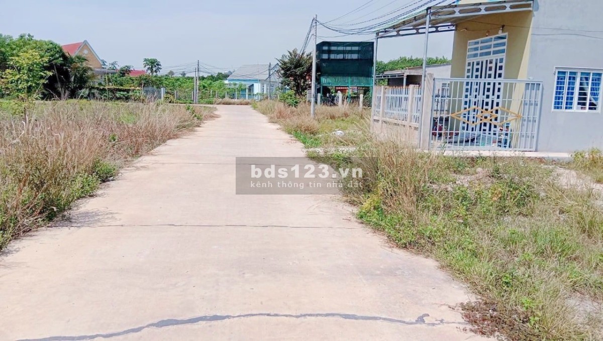 Gia đình cần bán mảnh đất 329m2 100 thổ cư gần kcn BECAMEX Chơn Thành Bình Phước
