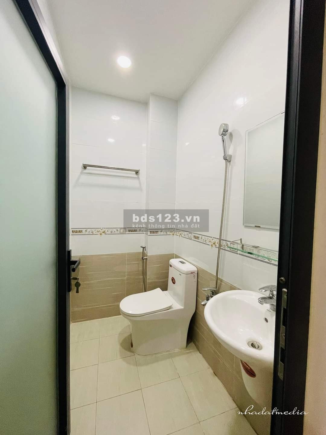 Bán gấp nhà đẹp như cung điện xe hơi ngủ trong nhà đường số 3, Phường 3, Gò Vấp.