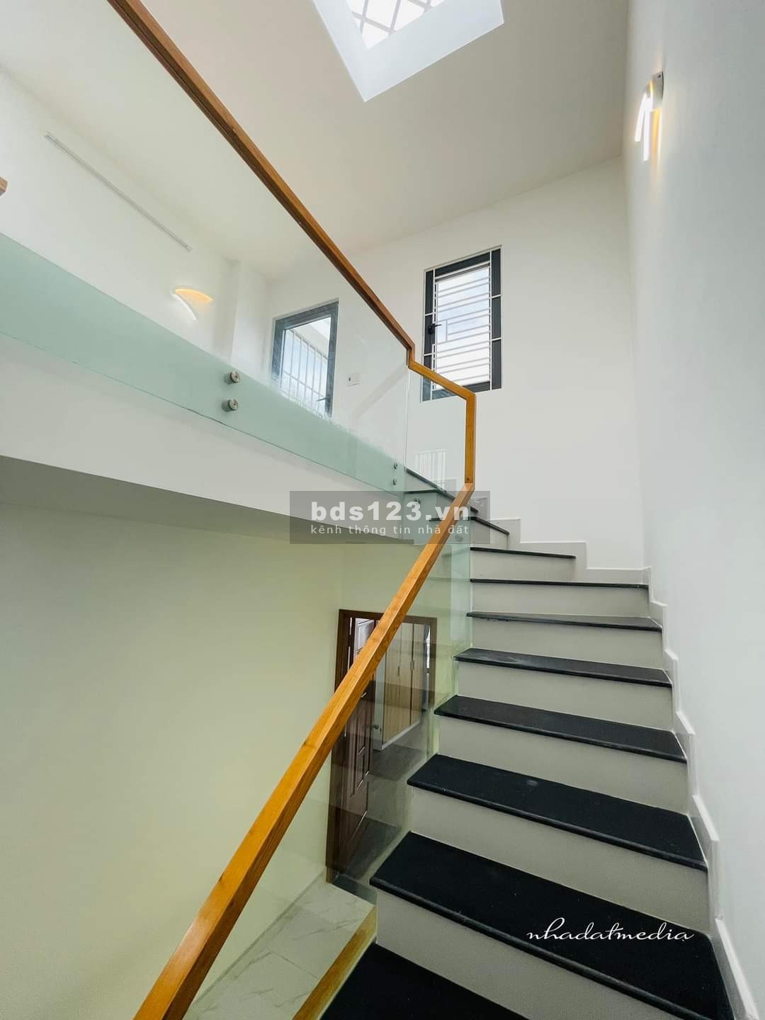 Bán gấp nhà đẹp như cung điện xe hơi ngủ trong nhà đường số 3, Phường 3, Gò Vấp.