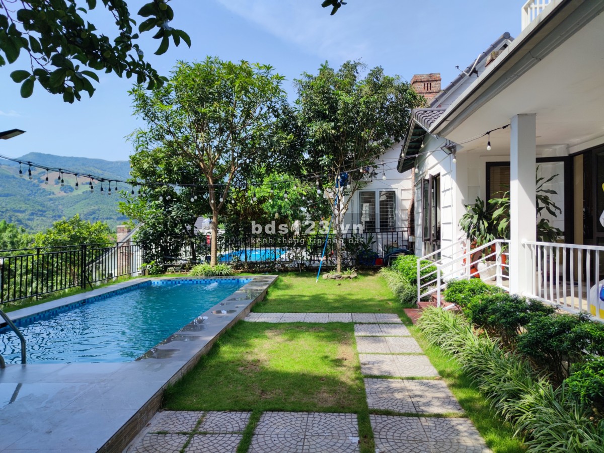 Chuyển nhượng căn biệt thự 330m2 đã hoàn thiện. Bể bơi riêng. Full nội thất - Đã có sổ đỏ