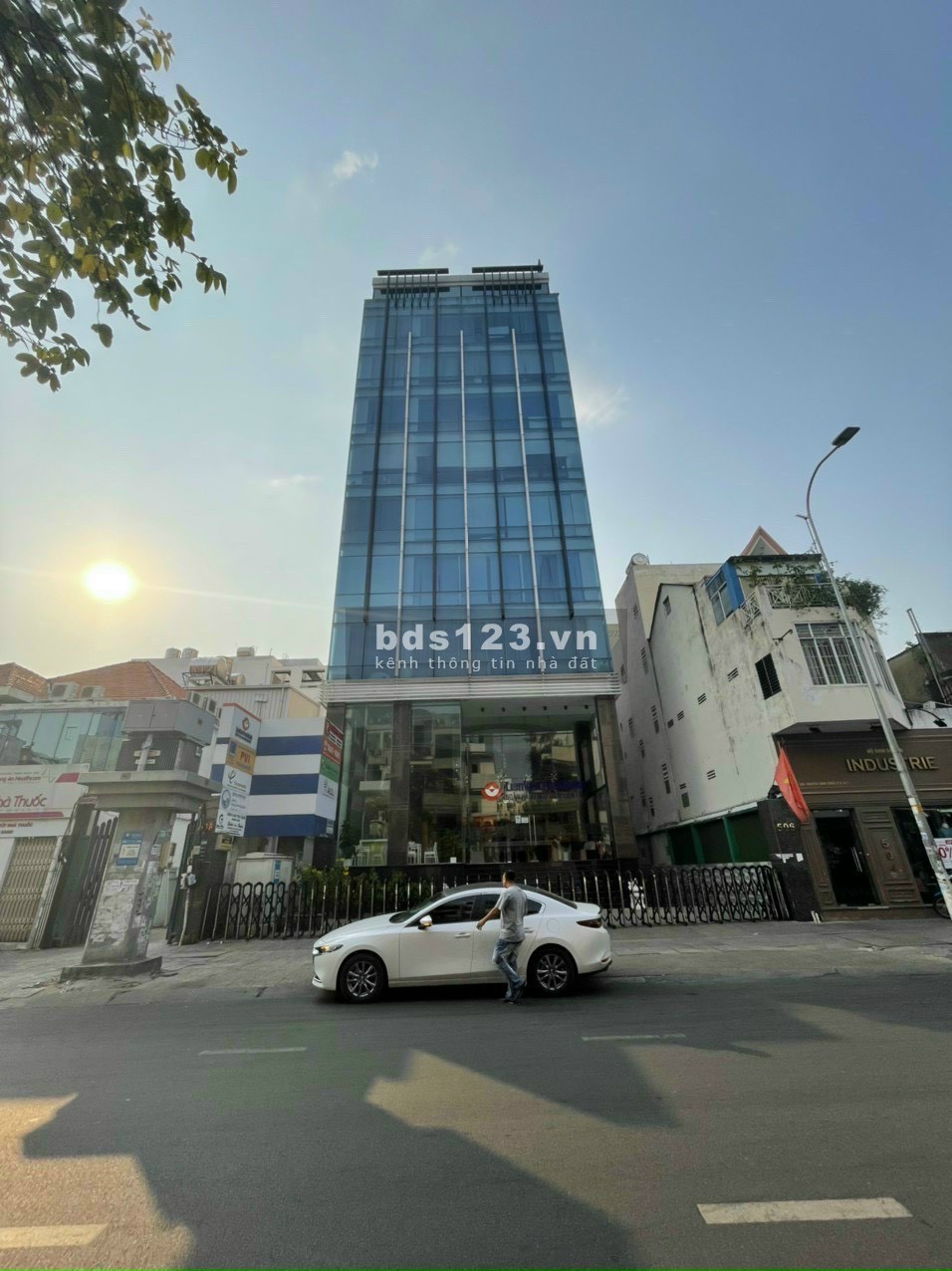 Mt Hoàng Diệu, Phú Nhuận. DT: 10x35m, CN: 470m², 2 hầm 12 Tầng. 135 tỷ