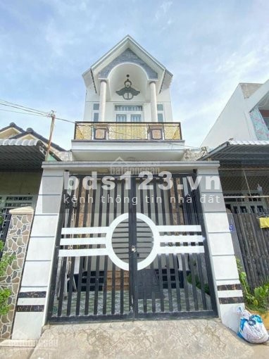 Nhà mới xây xong 80m2/2PN, giá 750 triệu giá 100% (sổ hồng riêng), ngay ngã ba Giồng.