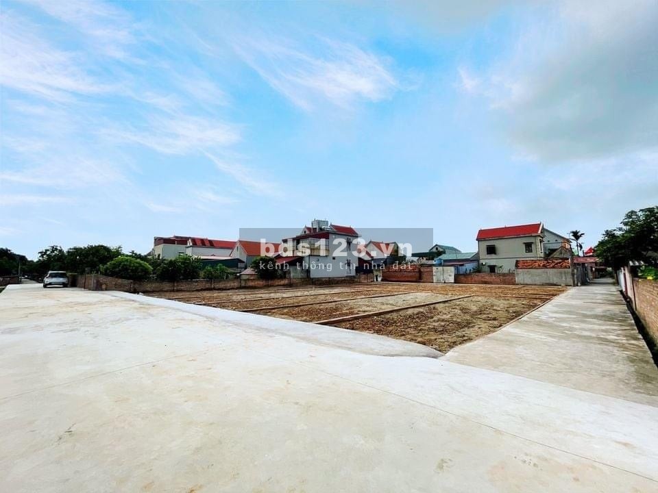 Chính củ cần bán các ô đất đối diện khu quy hoạch đô thị 300ha .