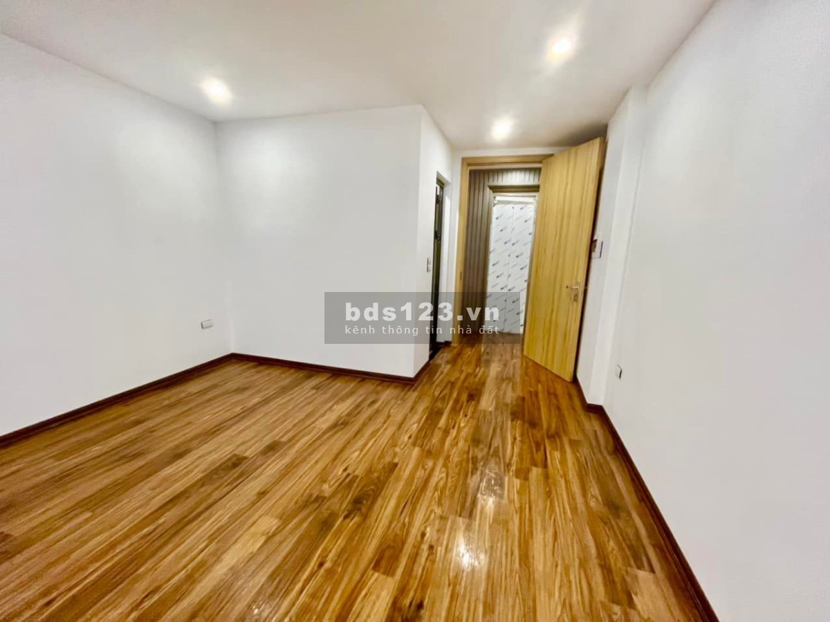 Nhà mới xây 6 tầng có thang máy ngõ ô tô tránh nhau vô tư, giá 15 tỷ đồng
