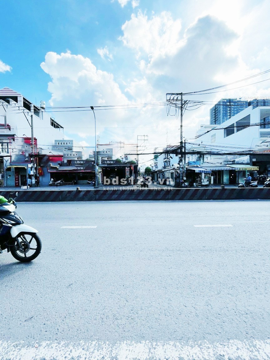 Cho thuê nhà mặt tiền kinh doanh đường Huỳnh Tấn Phát, phường Tân Phú, Quận 7