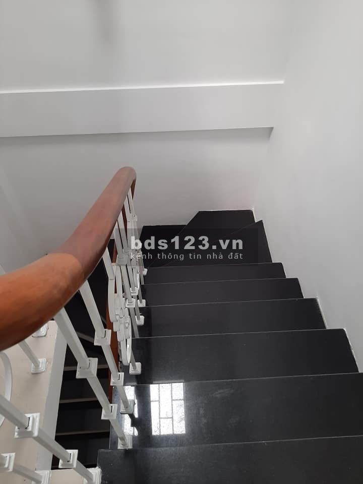 Bán nhà lô góc 41m, 5 tầng, mặt tiền 3.7m giá nhỉnh 6Tỷ. Dương Văn Bé, Hai Bà Trưng 0947913839