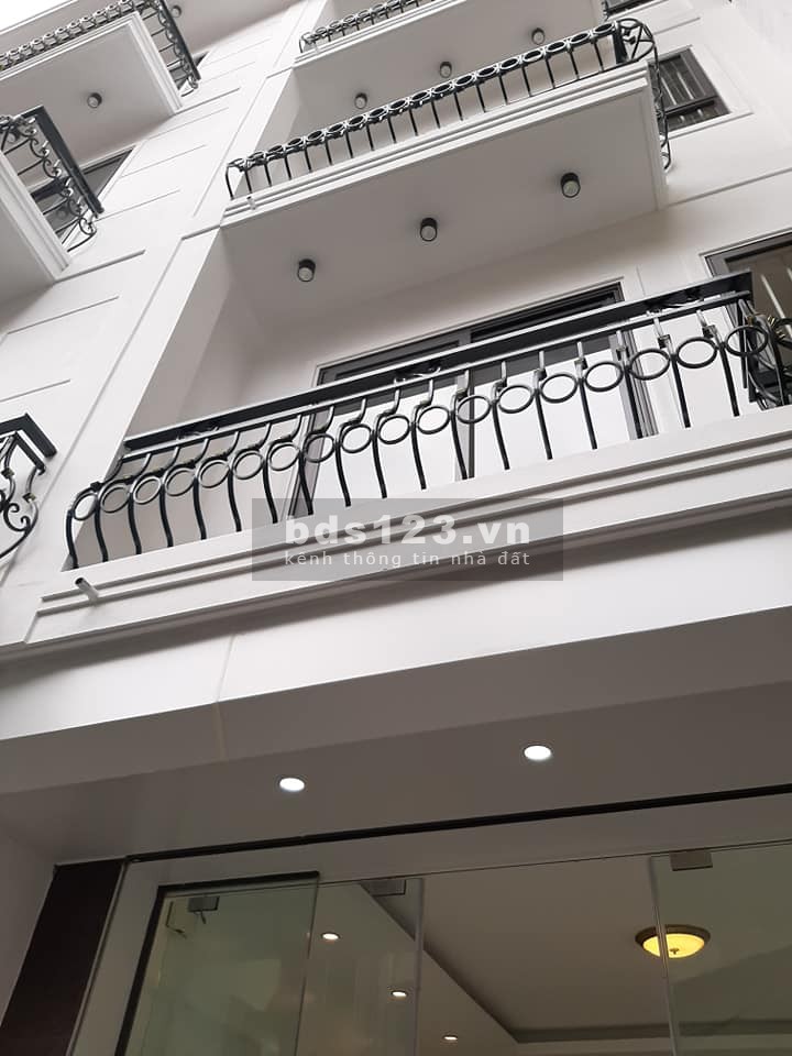 Bán nhà lô góc 41m, 5 tầng, mặt tiền 3.7m giá nhỉnh 6Tỷ. Dương Văn Bé, Hai Bà Trưng 0947913839