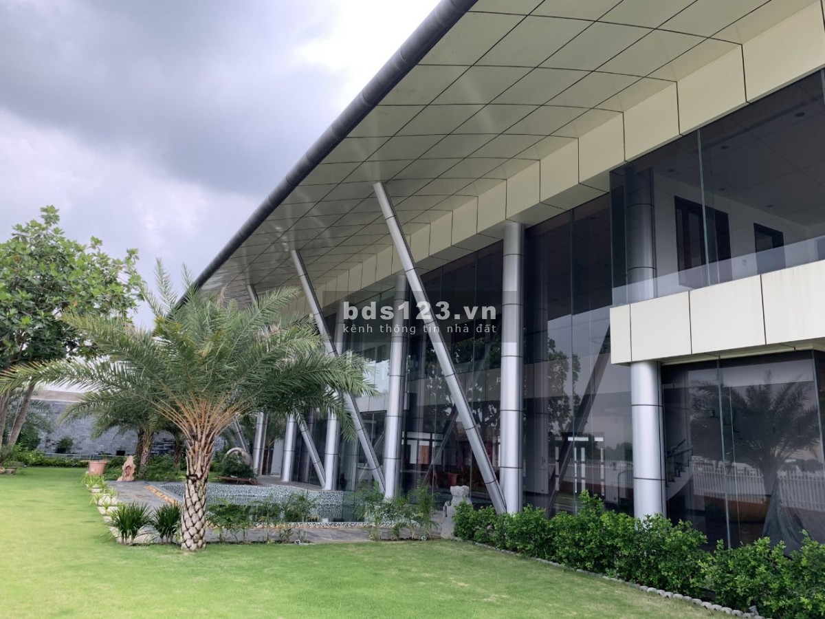 Bán biệt thự MT sông SG, đ. Nguyễn Văn Hưởng. DT 45x30m (1018m²). 4 Lầu - 260 tỷ - 0911989098 Quân.
