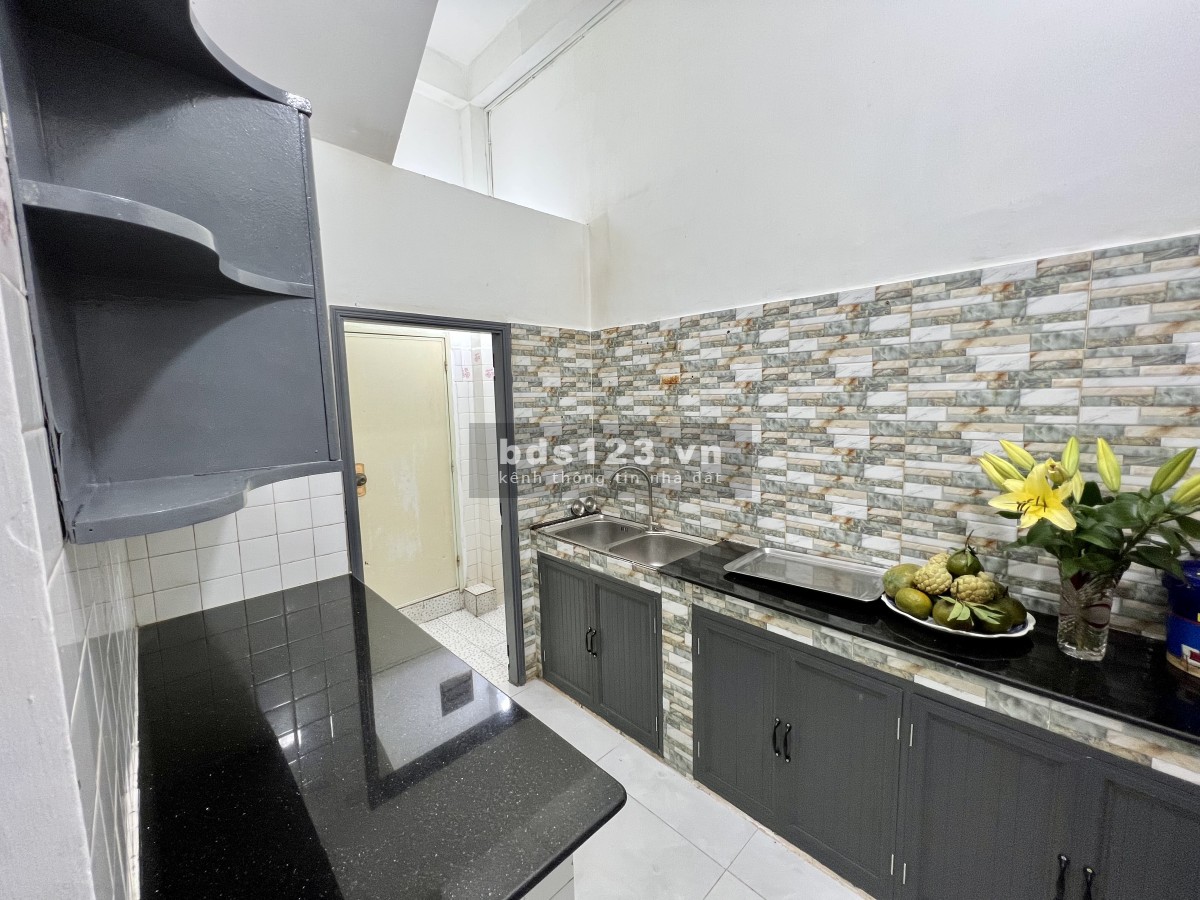 Cho thuê nhà nguyên căn đường Lý Chính Thắng, Quận 3 LH 0902974783