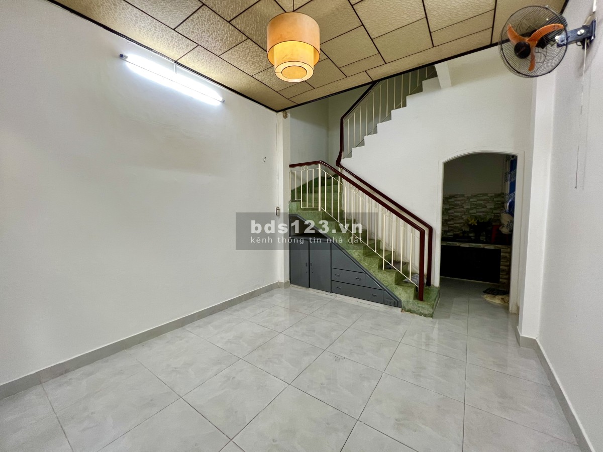 Cho thuê nhà nguyên căn đường Lý Chính Thắng, Quận 3 LH 0902974783