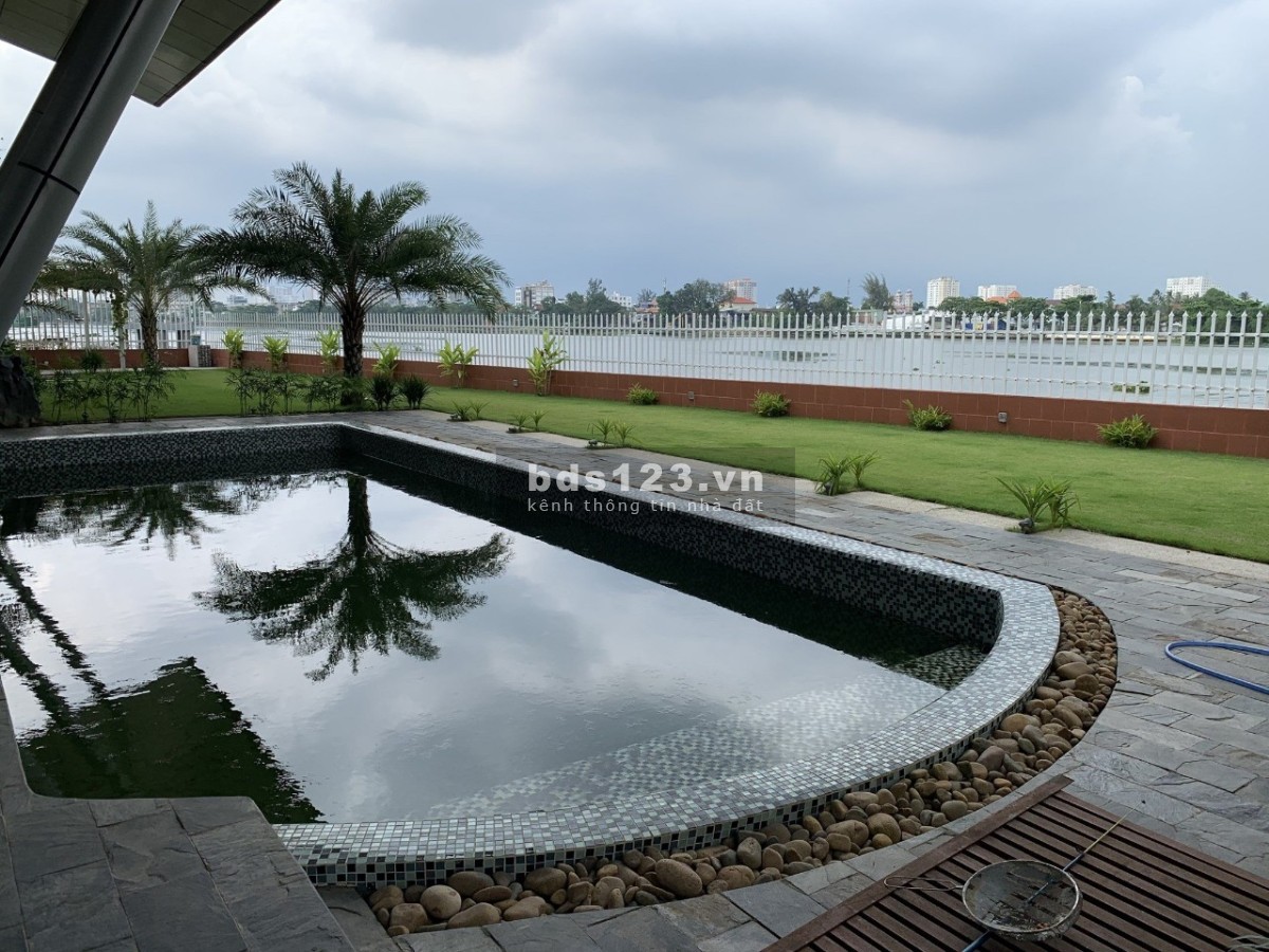 Bán biệt thự MT sông SG, đ. Nguyễn Văn Hưởng. DT 45x30m (1018m²). 4 Lầu - 260 tỷ - 0911989098 Quân.