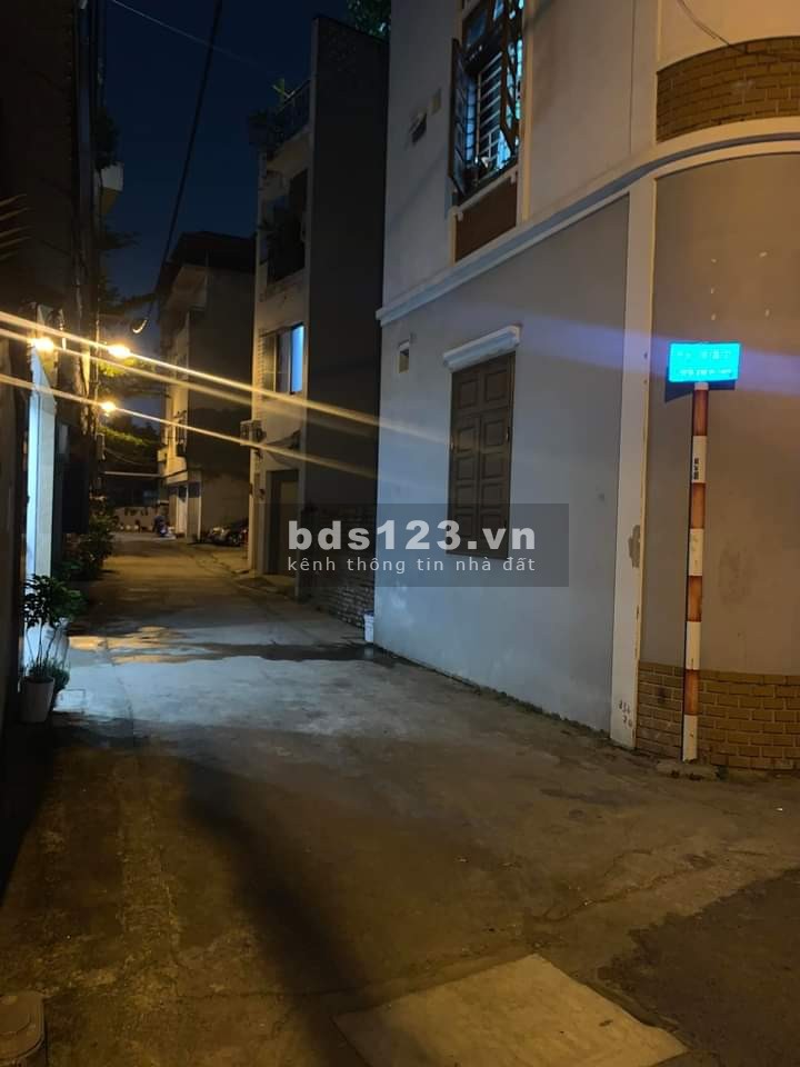 Bán nhà phố Tứ Liên DT 55m², đất 2 mặt ngõ ô tô tránh, giá bán 8,5 tỷ đồng