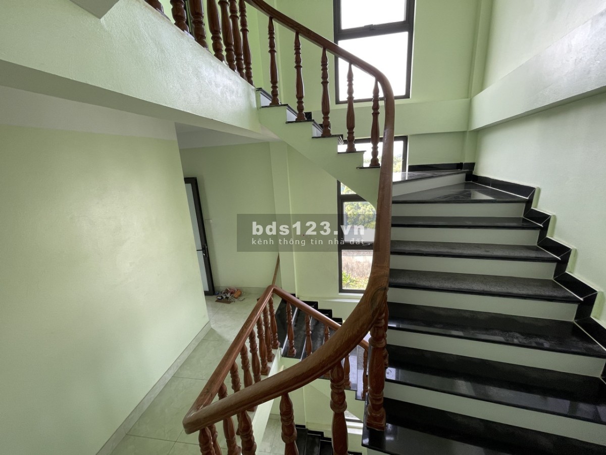 Cần bán nhà 5 tầng cầu lớn, Nam Hồng, liên hệ 0829099993