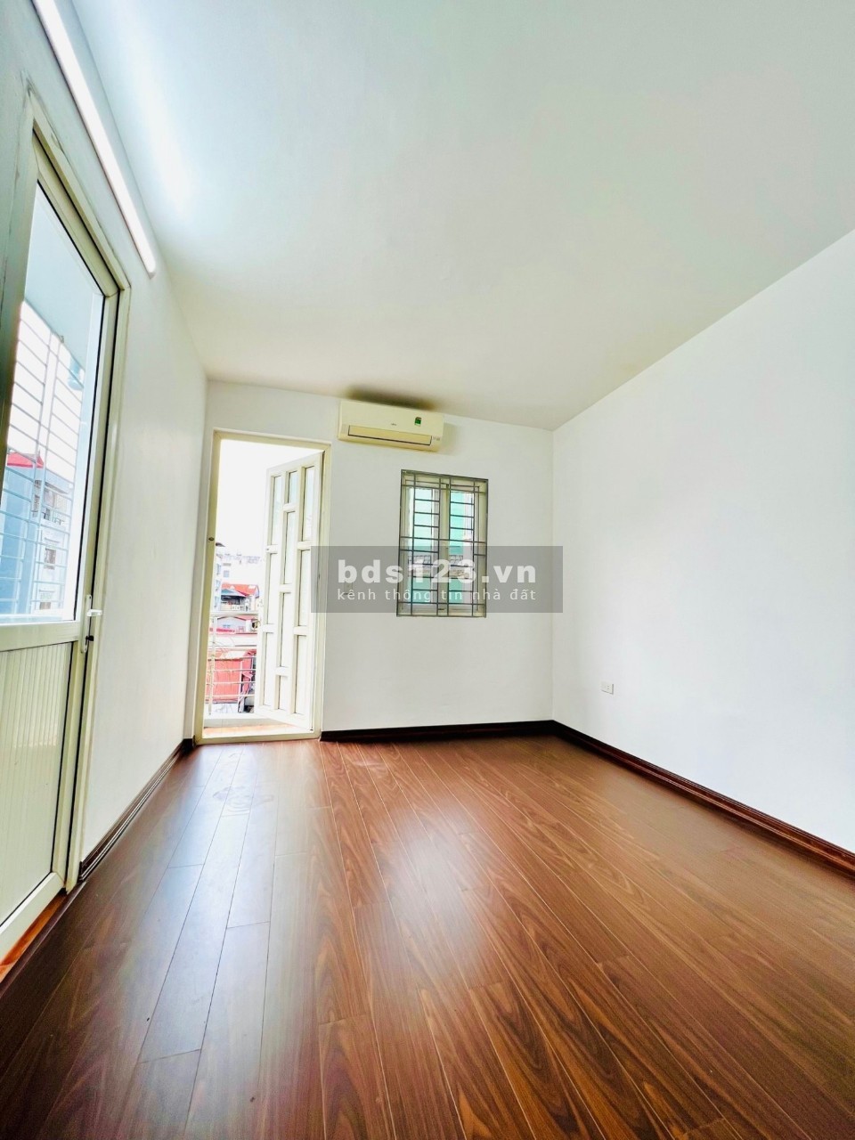 Bán Nhà DT 50m 5T MT3.7m giá 8. tỷ. 325 Kim Ngưu Hai Bà Trưng 0947913839
