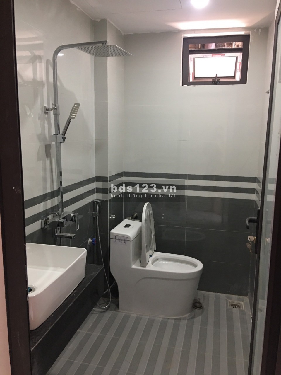 Siêu phẩm DT 33m² x 5 tầng MT 3,7m giá 6 tỷ Minh KHai Hai Bà Trưng. 0947913839