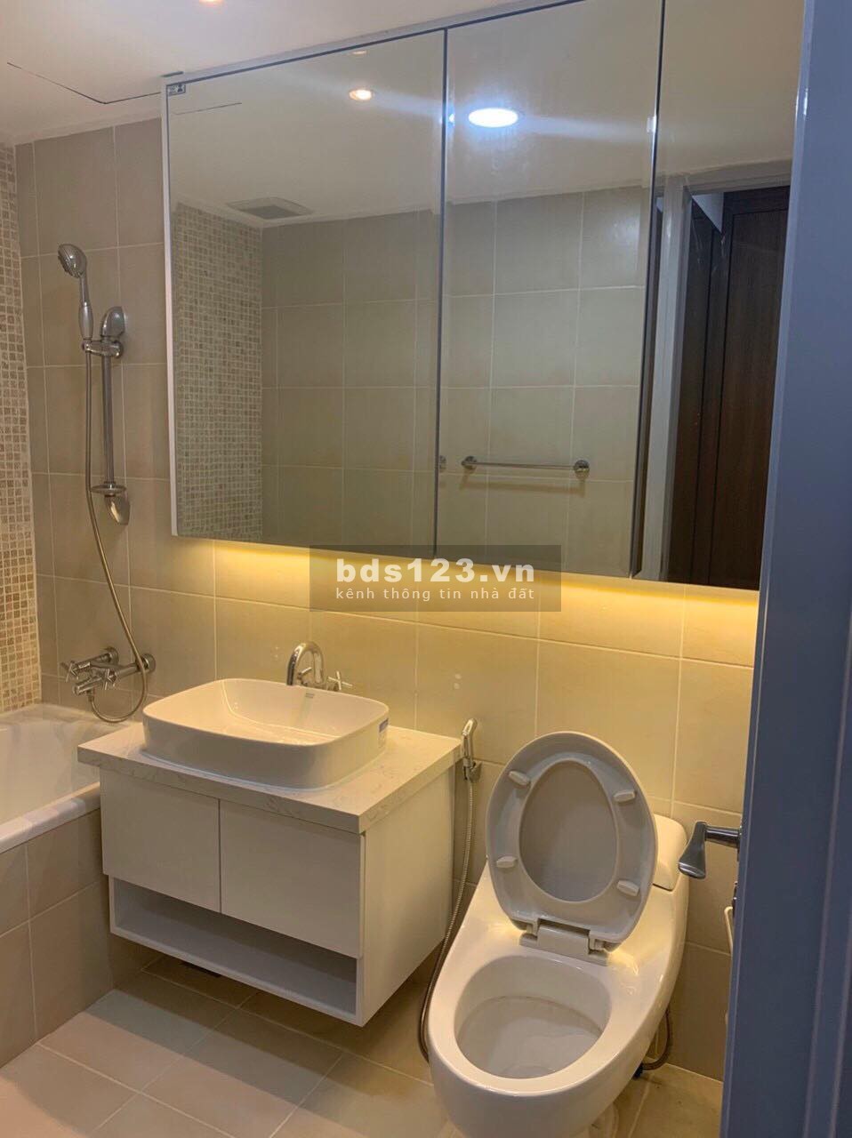 Cô Châu Cần Bán Gấp Căn Hộ Chung Cư The Manor 60m2 - 2PN 3WC, view landmark 81, giá 3,050 Tỷ