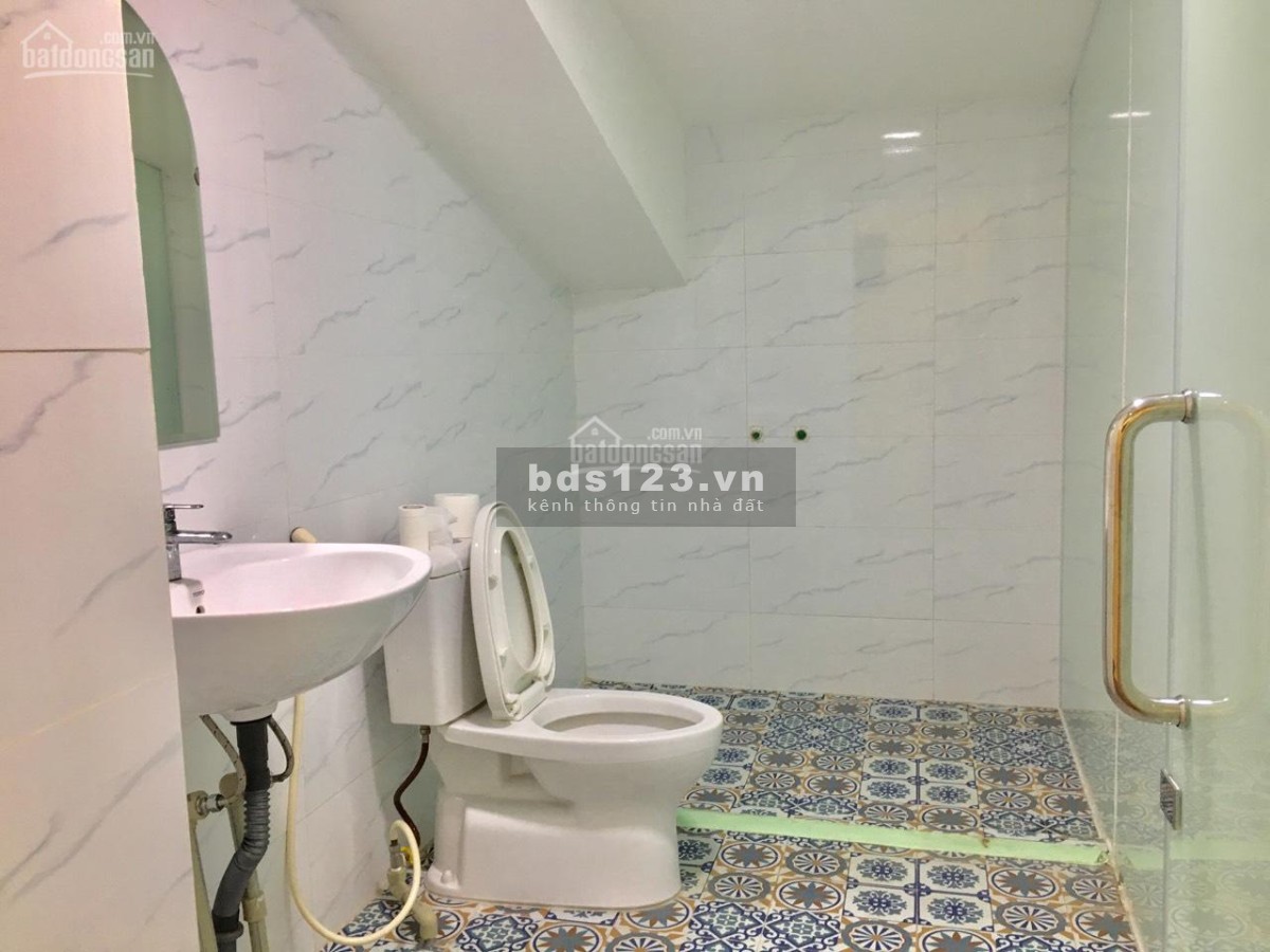 Cho Thuê Văn Phòng 90 m2-200 m2,Tại Khách Sạn Công Đoàn Quảng Bá, View Đẹp Nhìn Thẳng Ra Hồ Tây.