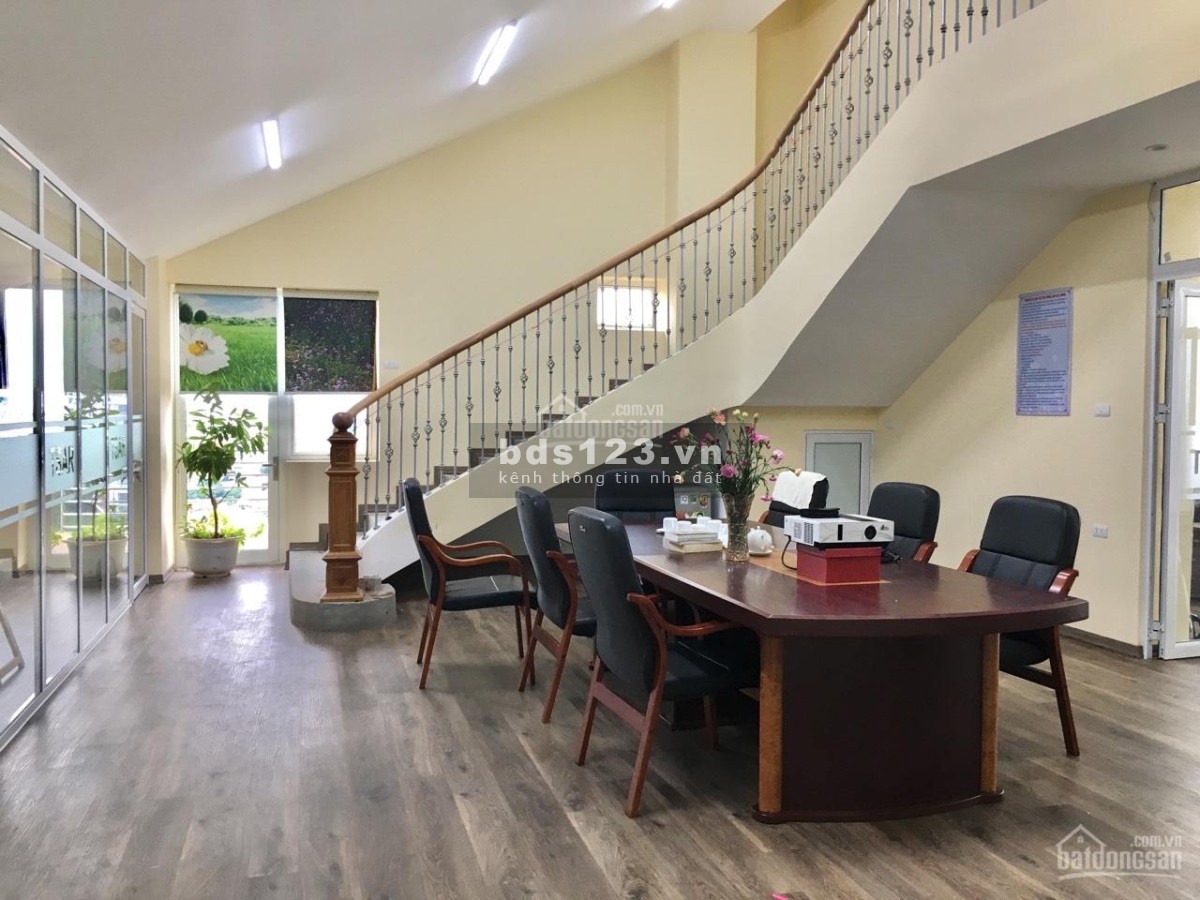 Cho Thuê Văn Phòng 90 m2-200 m2,Tại Khách Sạn Công Đoàn Quảng Bá, View Đẹp Nhìn Thẳng Ra Hồ Tây.