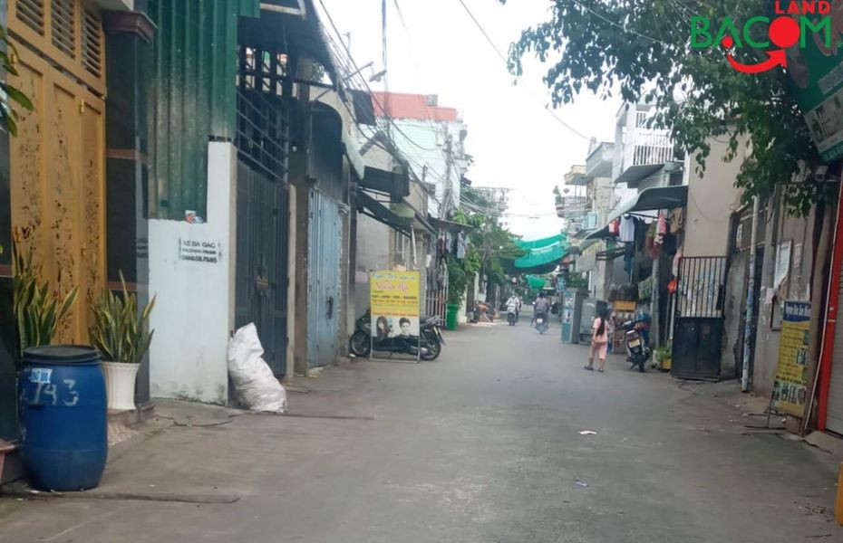 Bán nhà mặt tiền kinh doanh ngay chợ, dt 225m2, sổ hồng riêng, thổ cư, Long Bình Biên Hoà