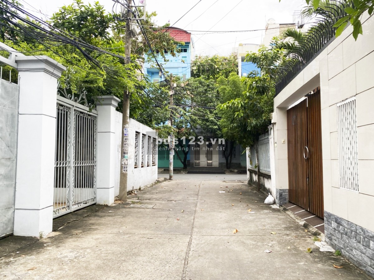 Bán biệt thự sân vườn đường số 2 phường Tân Quy, Quận 7