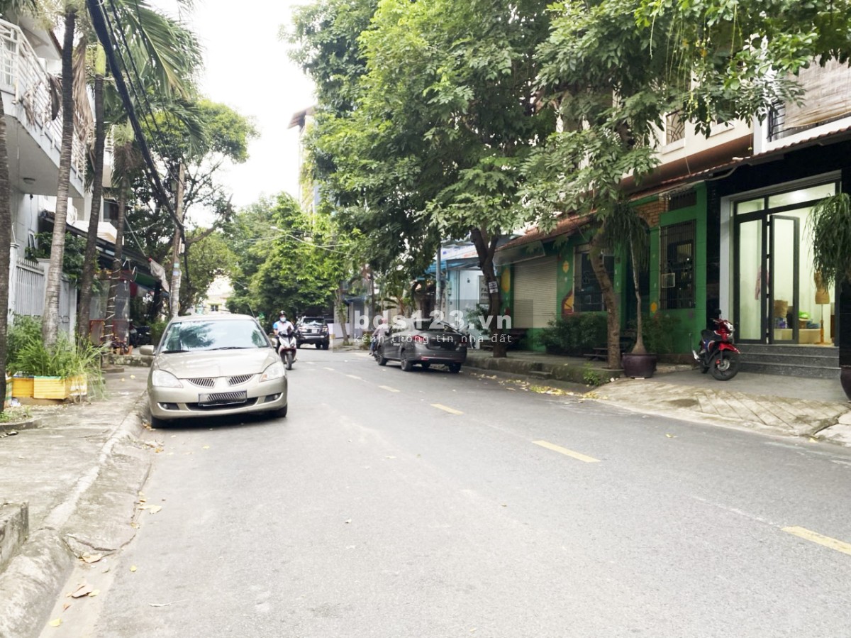 Bán biệt thự sân vườn đường số 2 phường Tân Quy, Quận 7