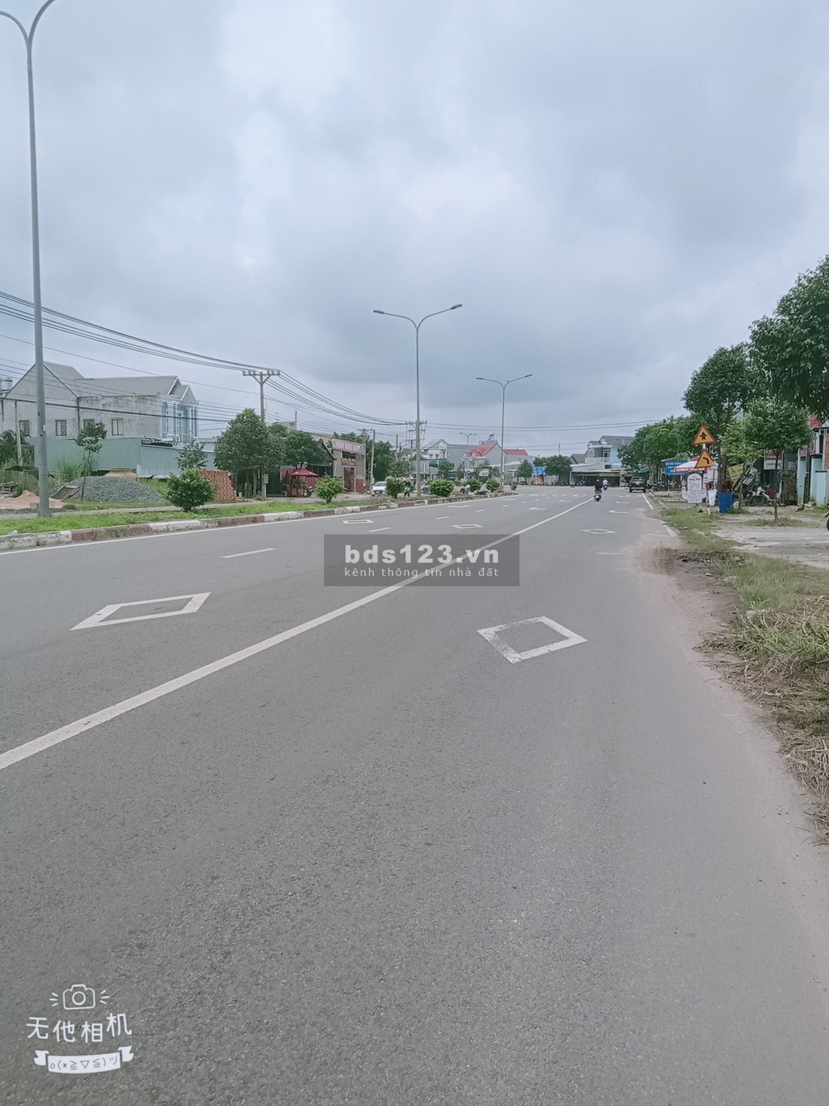 Chính chủ cần bán lô đất 1000m2 mặt tiền nhựa 42m tại Hớn Quản Bình Phước. Sổ sẵn giá rẻ