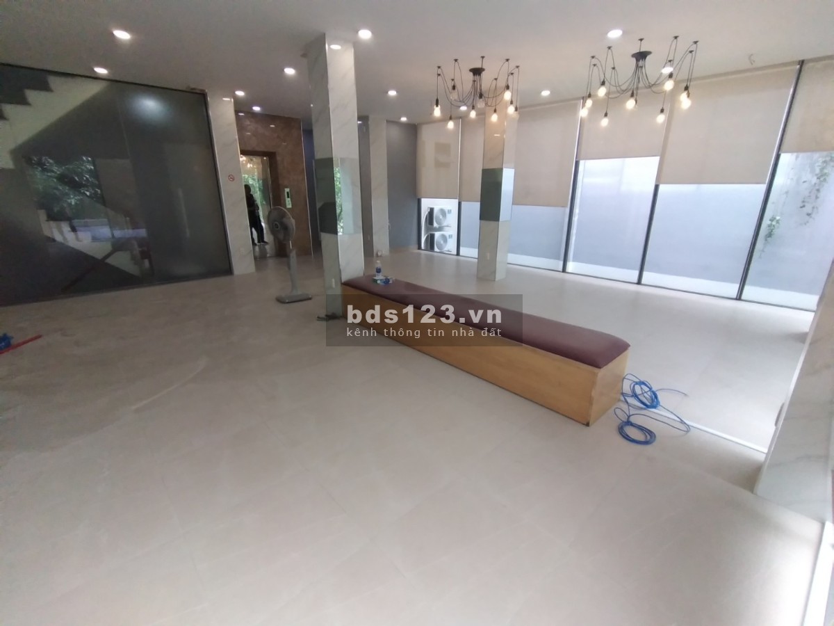 Cho thuê MT Sương Nguyệt Ánh DT 10x42m KC 4 Lầu 300 triệu. Gọi 0911989098 Quân Đồng