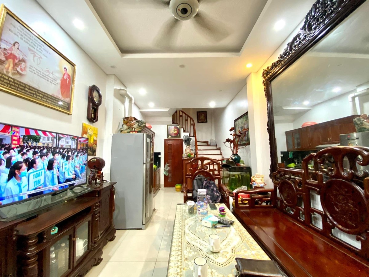 Bán siêu phẩm Ái Mộ dt 30m xây 4 tầng nhà đẹp chủ để lại nội thất giá 4.6 tỷ oto đỗ