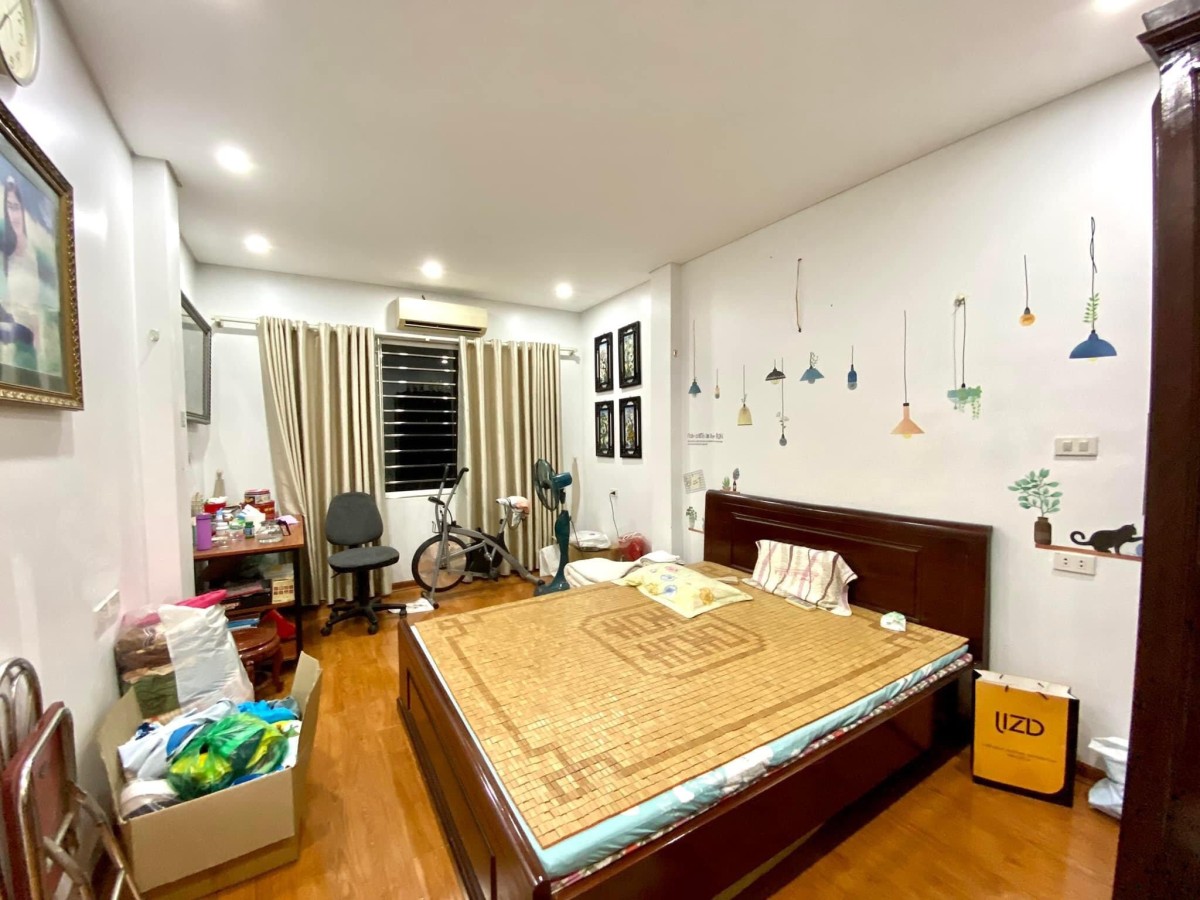Bán siêu phẩm Ái Mộ dt 30m xây 4 tầng nhà đẹp chủ để lại nội thất giá 4.6 tỷ oto đỗ