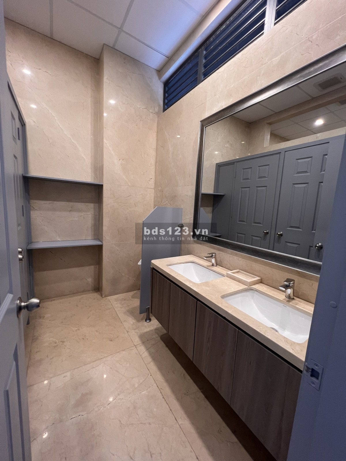 Tòa nhà 7 tầng, Nguyễn Văn Hưởng, TĐ, Q2 - DT 25x20m, CN 500m2 - 4 thang máy - 470 tỷ - 0911989098.