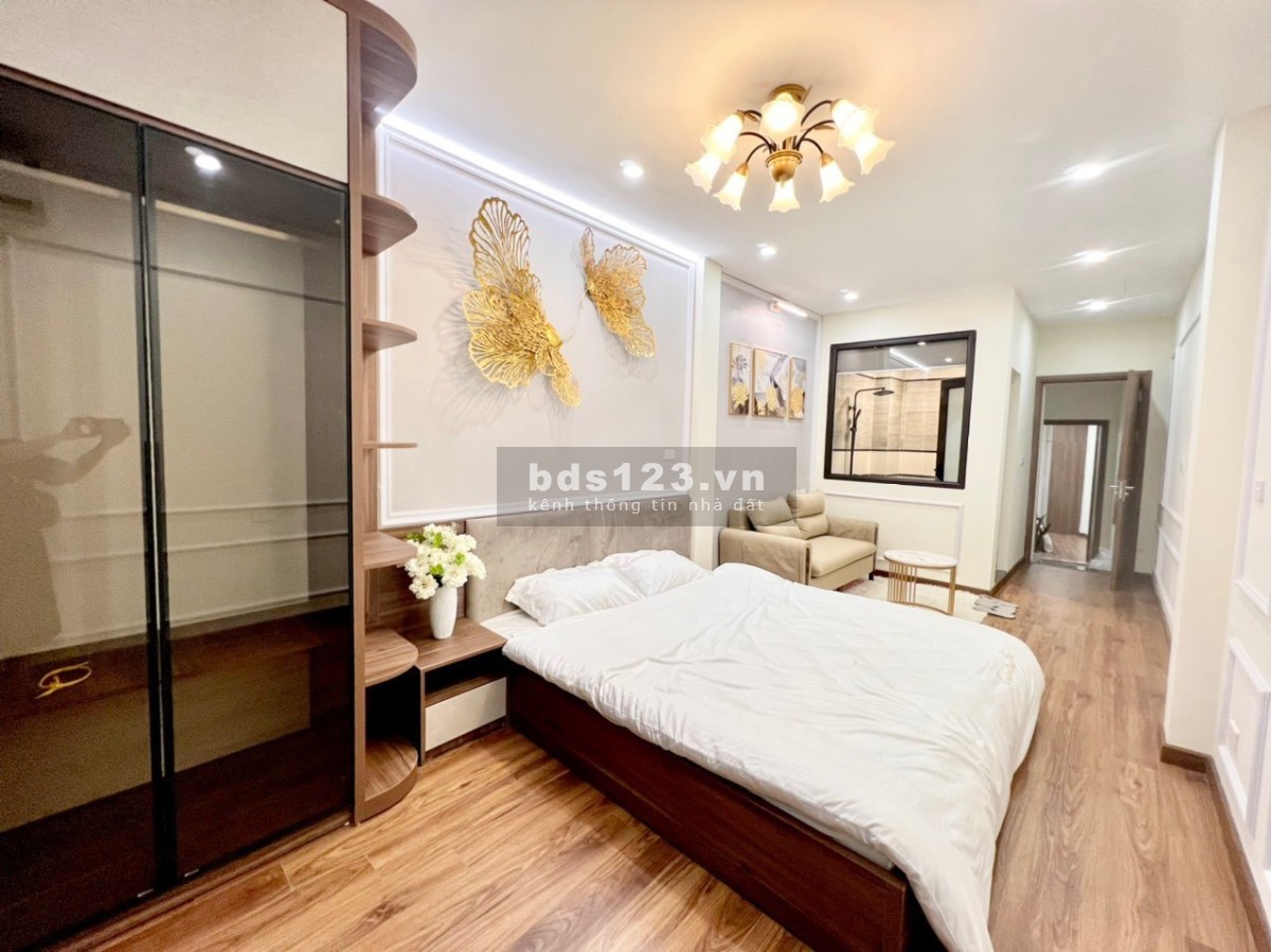 Bán Nhà. góc 2 thoáng. phố Minh Khai 45m 5T giá chỉ nhỉnh 7tỷ Hai Bà Trưng 0947913839.