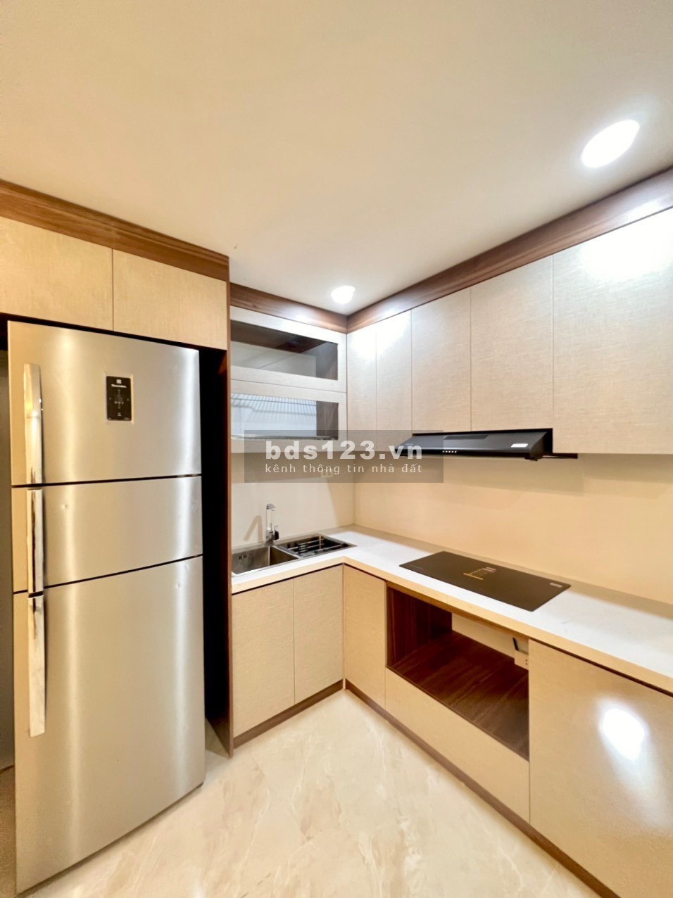 Bán Nhà. góc 2 thoáng. phố Minh Khai 45m 5T giá chỉ nhỉnh 7tỷ Hai Bà Trưng 0947913839.