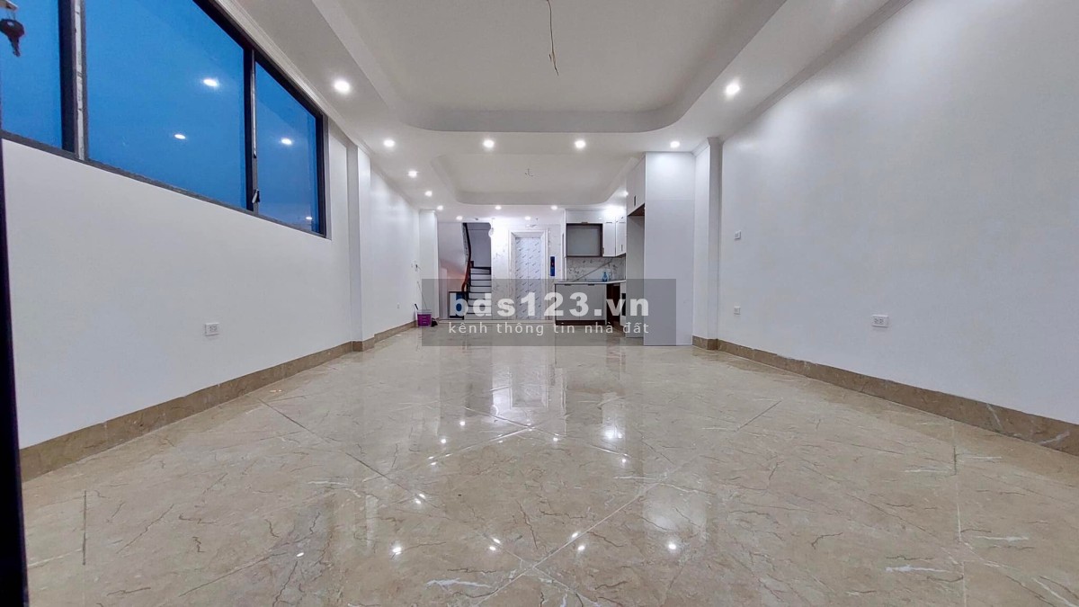Bán nhà Trung Hoà ô tô tránh văn phòng kinh doanh sầm uất, dt 42m2, 6 tầng thang máy, 16 tỷ