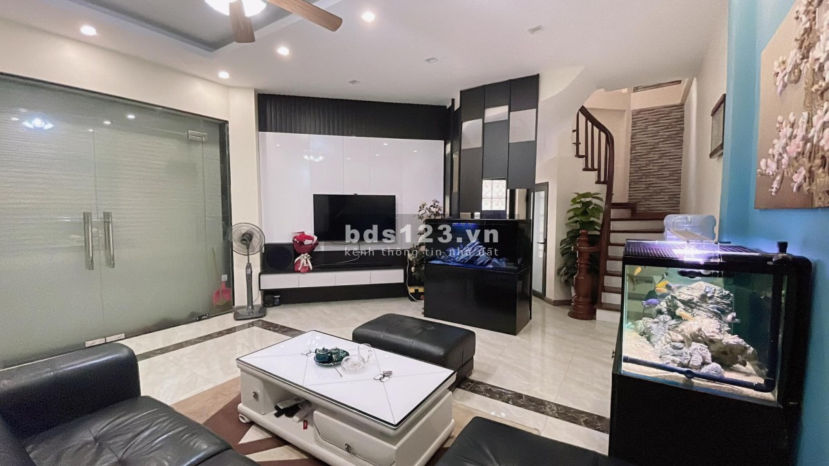 Nhà phố Kim Đồng ô tô vào nhà kinh doanh đỉnh, lô góc vỉa hè dt 45m2, 4 tầng, giá chỉ 6 tỷ