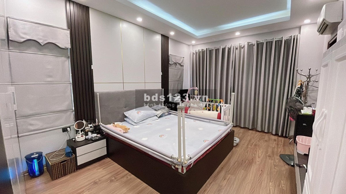 Nhà phố Kim Đồng ô tô vào nhà kinh doanh đỉnh, lô góc vỉa hè dt 45m2, 4 tầng, giá chỉ 6 tỷ