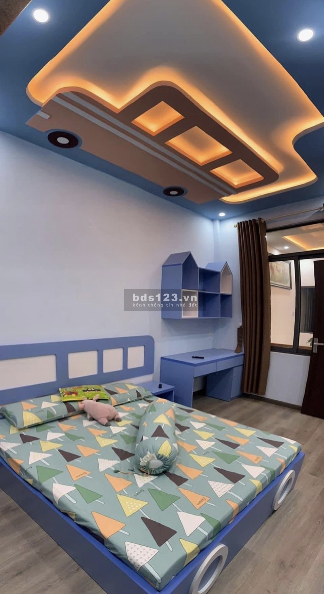 Nhà đẹp hướng Tây DTSD 48m² x 4 tầng MT 5m, giá 6,8 tỷ đồng, ngõ rộng cách phố 10m