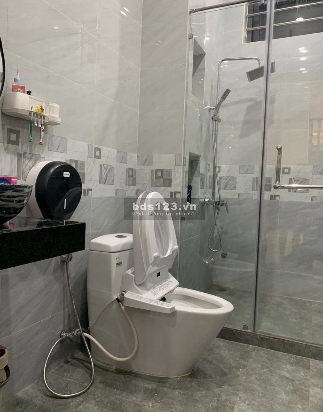 Nhà đẹp hướng Tây DTSD 48m² x 4 tầng MT 5m, giá 6,8 tỷ đồng, ngõ rộng cách phố 10m