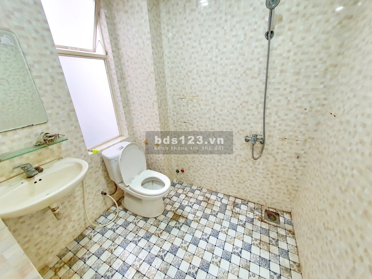 Cho thuê nhà 2 lầu mặt tiền KD đường Tạ Quang Bửu Phường 5 Quận 8