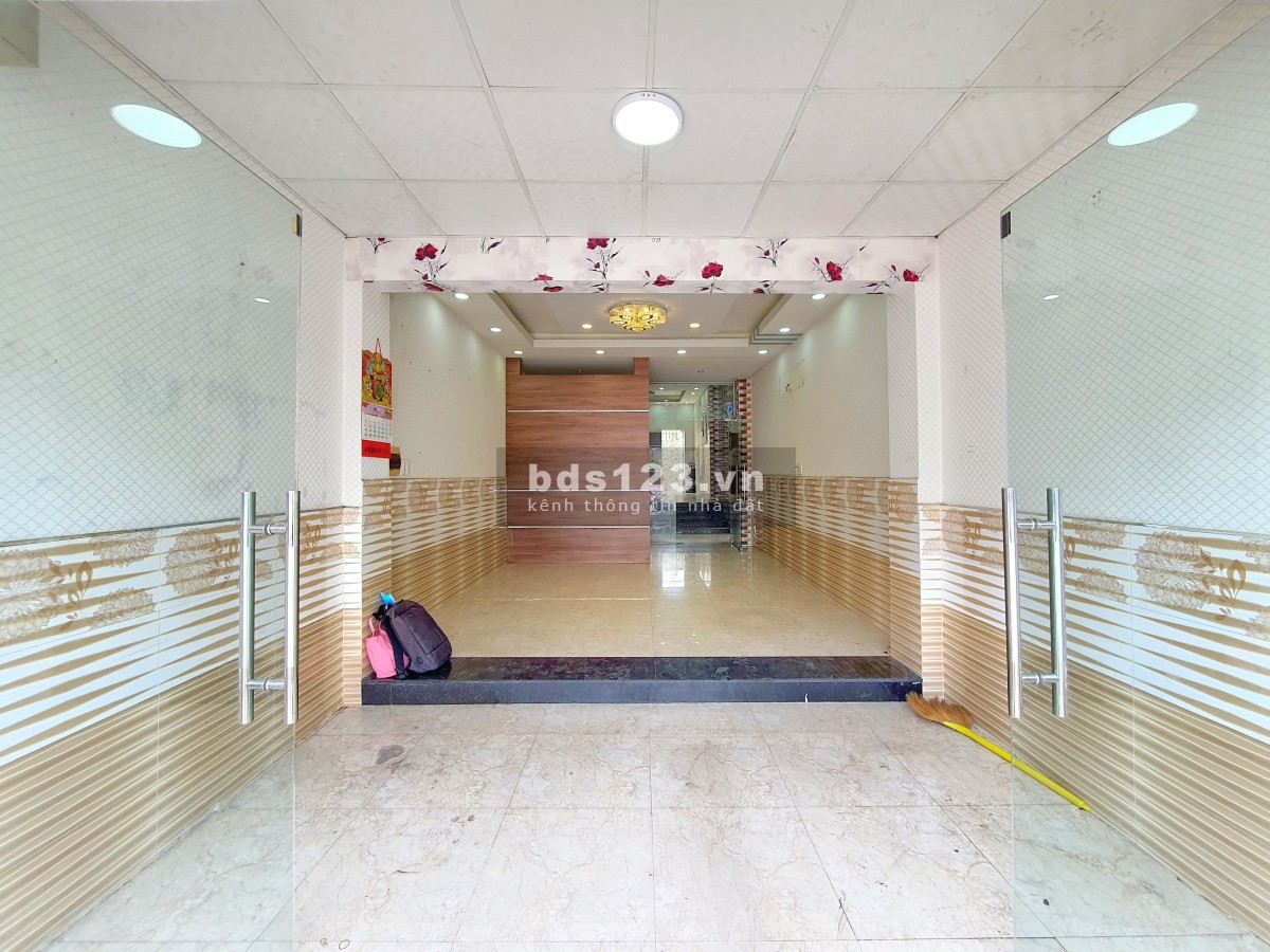 Cho thuê nhà 2 lầu mặt tiền KD đường Tạ Quang Bửu Phường 5 Quận 8