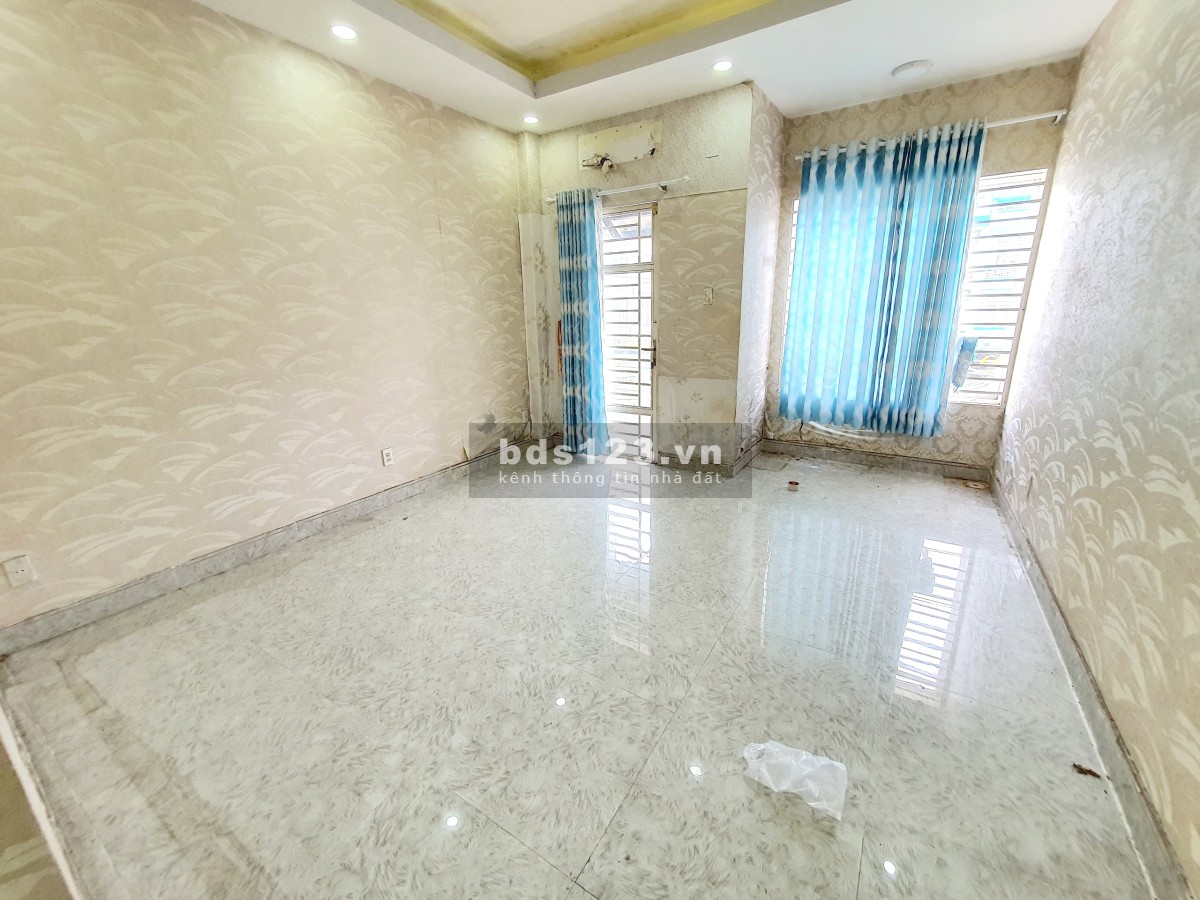 Cho thuê nhà 2 lầu mặt tiền KD đường Tạ Quang Bửu Phường 5 Quận 8