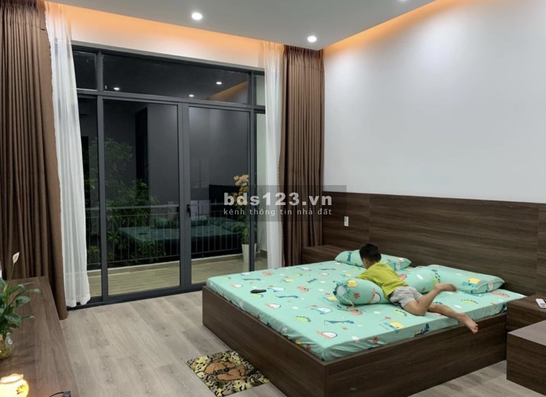 Nhà đẹp hướng Tây DTSD 48m² x 4 tầng MT 5m, giá 6,8 tỷ đồng, ngõ rộng cách phố 10m