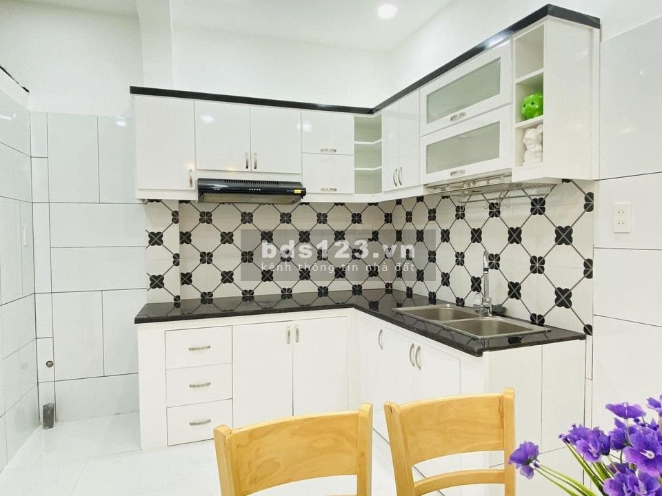 Nhà Ngay Mặt Tiền(3pn, 2wc) 82m2 giá 730tr, sổ riêng chính chủ tặng NT dọn ở ngay 0902160844