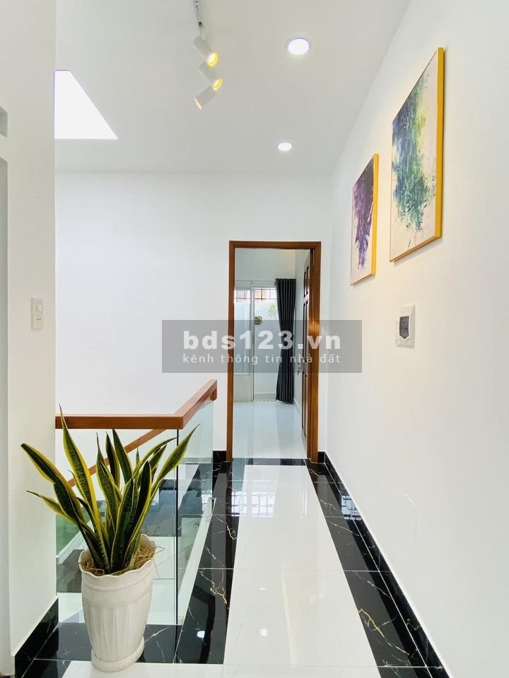 Nhà Ngay Mặt Tiền(3pn, 2wc) 82m2 giá 730tr, sổ riêng chính chủ tặng NT dọn ở ngay 0902160844
