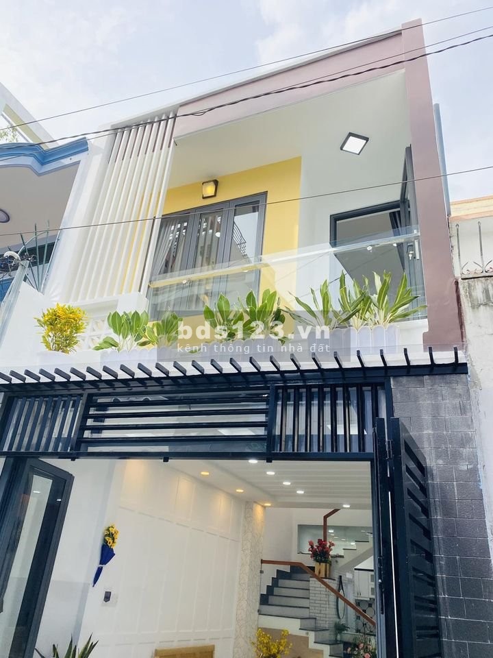 Nhà Ngay Mặt Tiền(3pn, 2wc) 82m2 giá 730tr, sổ riêng chính chủ tặng NT dọn ở ngay 0902160844