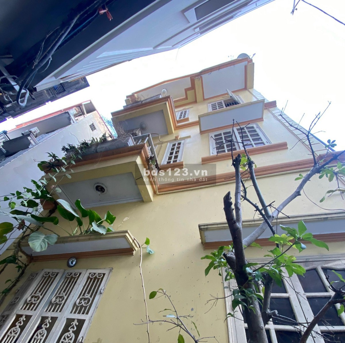 Bán nhà mặt tiền 5,5m ngõ 639 Hoàng Hoa Thám khu an ninh tốt
