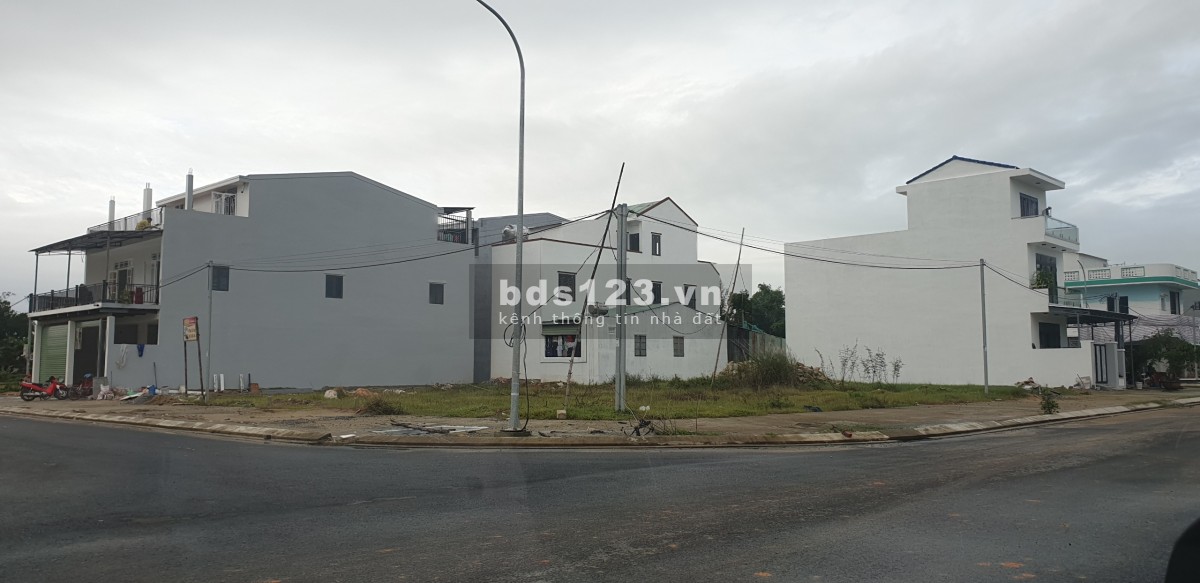 Bán lỗ, cần bán gấp 1 lô đất tâm huyết, giá rẻ hơn giá ngân hàng lh 0981373881