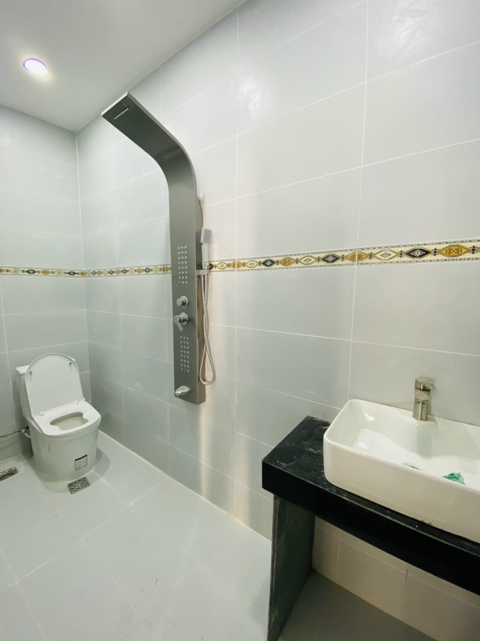 Cần sang nhượng lại căn nhà gần chợ Bình Chánh khu dân cư đông